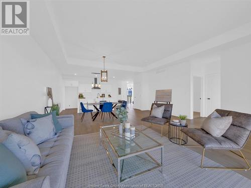 210 Mclellan Ave, Amherstburg, ON - Indoor Photo Showing Living Room