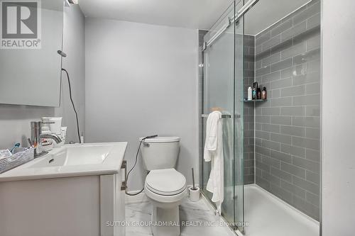 211 Axminster Drive, Richmond Hill, ON - Indoor Photo Showing Bathroom