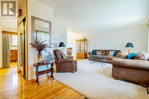 38 Cardinal Crescent, Chatham, ON - Indoor Photo Showing Living Room