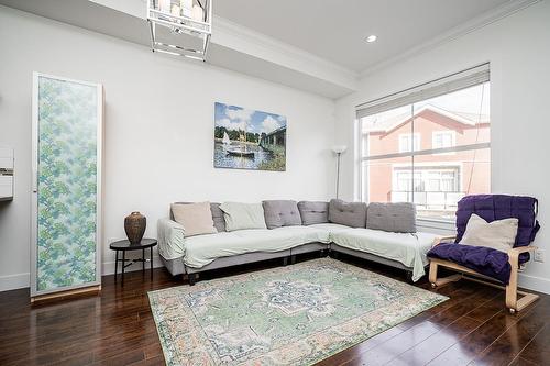 39 6945 185 Street, Surrey, BC - Indoor Photo Showing Living Room
