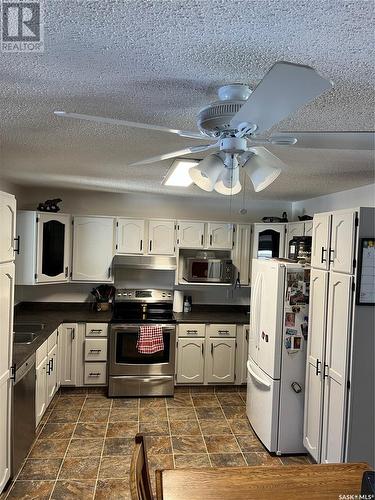 203 5Th Avenue, Maple Creek, SK - Indoor Photo Showing Kitchen