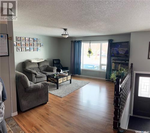 203 5Th Avenue, Maple Creek, SK - Indoor Photo Showing Living Room