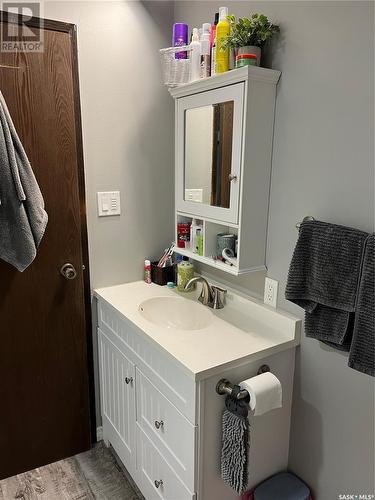 203 5Th Avenue, Maple Creek, SK - Indoor Photo Showing Bathroom