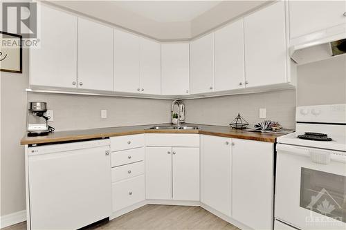 3054 Fairlea Crescent, Ottawa, ON - Indoor Photo Showing Kitchen With Double Sink