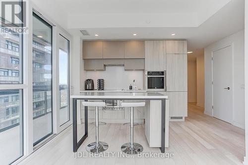 2905 - 39 Roehampton Avenue, Toronto, ON - Indoor Photo Showing Kitchen