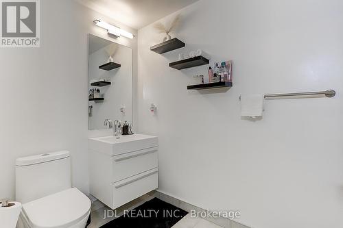 #2905 -39 Roehampton Ave, Toronto, ON - Indoor Photo Showing Bathroom