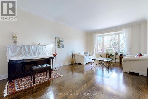 8 Wildrose Crescent, Markham, ON - Indoor Photo Showing Living Room