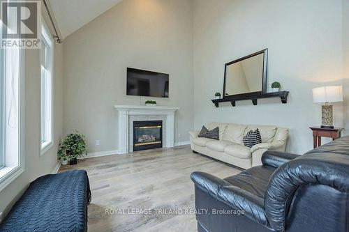 98 Meredith Dr N, Middlesex Centre, ON - Indoor Photo Showing Living Room With Fireplace