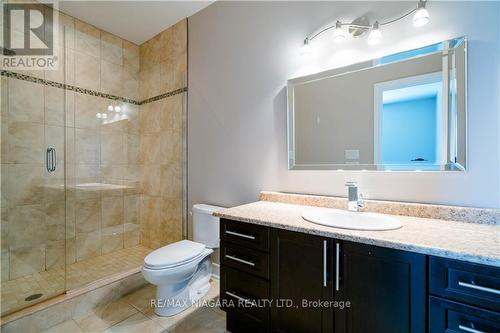 9148 Hendershot Blvd, Niagara Falls, ON - Indoor Photo Showing Bathroom