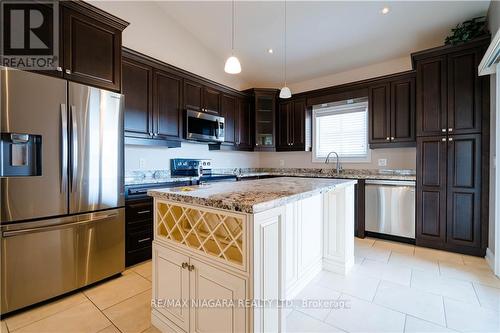 9148 Hendershot Blvd, Niagara Falls, ON - Indoor Photo Showing Kitchen