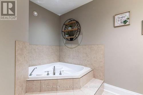 63 Metcalfe St, Guelph, ON - Indoor Photo Showing Bathroom