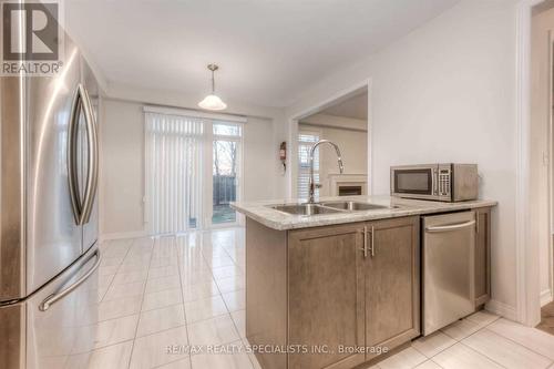 516 Linden Drive, Cambridge, ON - Indoor Photo Showing Kitchen With Double Sink