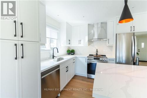 60 West 27Th Street, Hamilton, ON - Indoor Photo Showing Kitchen With Stainless Steel Kitchen With Upgraded Kitchen