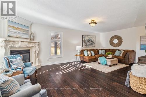 204 Dorchester Dr, Grimsby, ON - Indoor Photo Showing Living Room With Fireplace