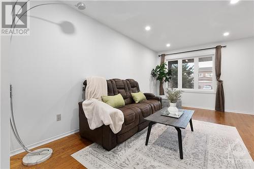 19 Inwood Drive, Kanata, ON - Indoor Photo Showing Living Room