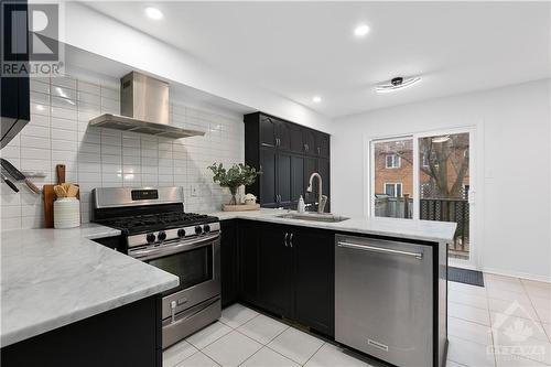 19 Inwood Drive, Kanata, ON - Indoor Photo Showing Kitchen With Stainless Steel Kitchen With Upgraded Kitchen