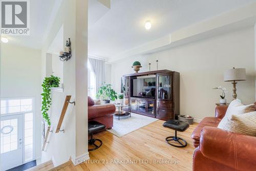 178 Farooq Boulevard, Vaughan, ON - Indoor Photo Showing Living Room