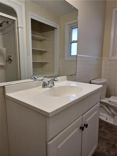 20 St Charles Drive, Thorold, ON - Indoor Photo Showing Bathroom