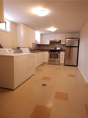 20 St Charles Drive, Thorold, ON - Indoor Photo Showing Laundry Room