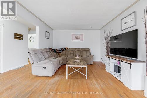 3515 Simcoe Street N, Oshawa, ON - Indoor Photo Showing Living Room