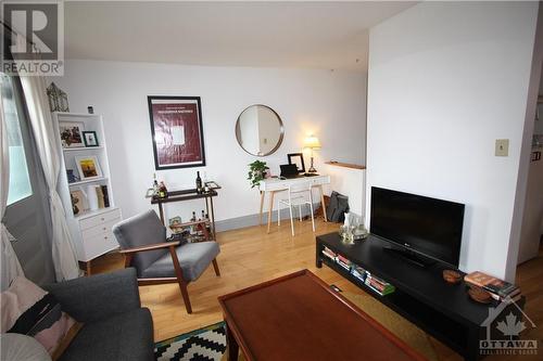 210 Queen Elizabeth Drive, Ottawa, ON - Indoor Photo Showing Living Room
