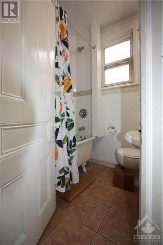 210 Queen Elizabeth Drive, Ottawa, ON - Indoor Photo Showing Bathroom