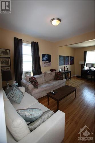 210 Queen Elizabeth Drive, Ottawa, ON - Indoor Photo Showing Living Room