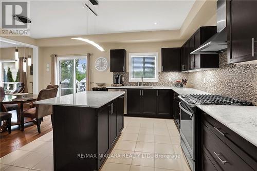 4512 Cinnamon Grove, Niagara Falls, ON - Indoor Photo Showing Kitchen With Upgraded Kitchen