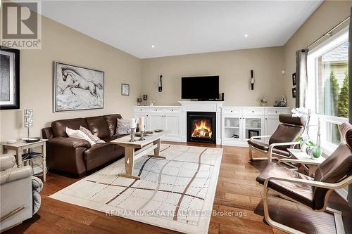 4512 Cinnamon Grove, Niagara Falls, ON - Indoor Photo Showing Living Room With Fireplace