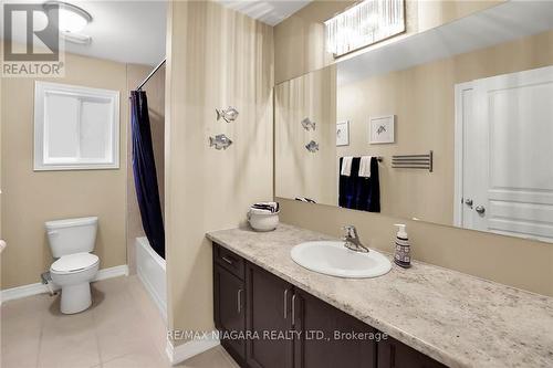 4512 Cinnamon Grove, Niagara Falls, ON - Indoor Photo Showing Bathroom