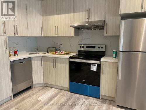 5961 Bentley Common, Niagara Falls, ON - Indoor Photo Showing Kitchen