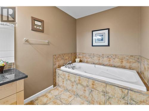 1130 Riverside Avenue Unit# 9, Sicamous, BC - Indoor Photo Showing Bathroom