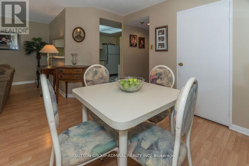 702 - 7601 Bathurst Street, Vaughan, ON - Indoor Photo Showing Dining Room