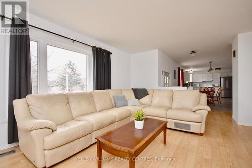 222 Christopher Street Street, Clearview, ON - Indoor Photo Showing Living Room