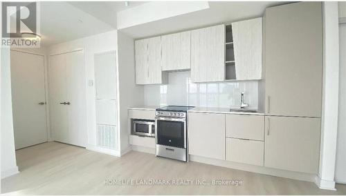 #2306 -3900 Confederation Pkwy, Mississauga, ON - Indoor Photo Showing Kitchen