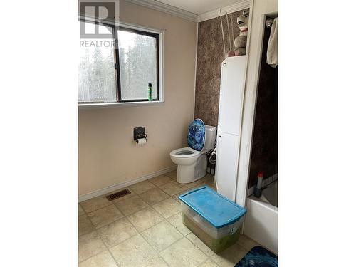 10015 Mossman Road, Prince George, BC - Indoor Photo Showing Bathroom