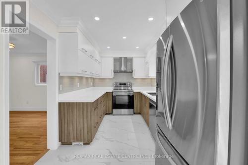 4631 Crosswinds Drive, Mississauga, ON - Indoor Photo Showing Kitchen With Stainless Steel Kitchen With Upgraded Kitchen