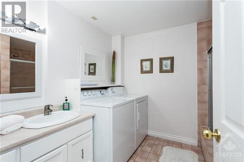 6302 Emerald Links Drive, Greely, ON - Indoor Photo Showing Laundry Room