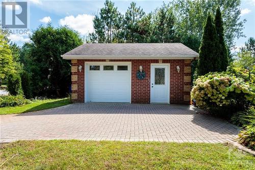 6302 Emerald Links Drive, Greely, ON - Outdoor