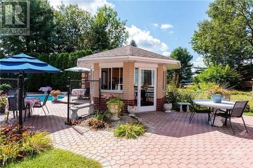 6302 Emerald Links Drive, Greely, ON - Outdoor With In Ground Pool