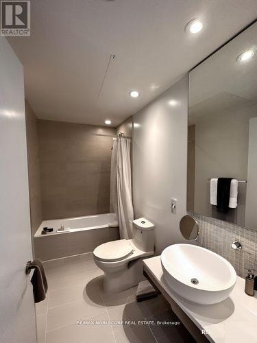 #2012 -185 Roehampton Ave, Toronto, ON - Indoor Photo Showing Bathroom