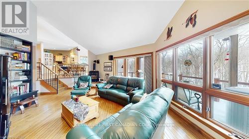 4544 Heatly Dr, Middlesex Centre, ON - Indoor Photo Showing Living Room