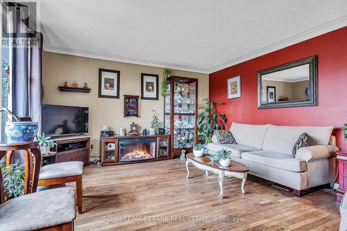 49 Elgin St N, Cramahe, ON - Indoor Photo Showing Living Room