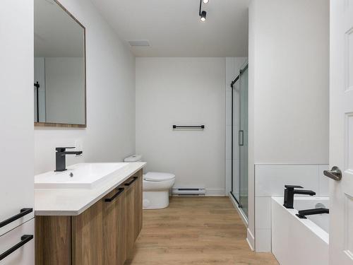 Salle de bains - 203-244 Rue Principale, Saint-Zotique, QC - Indoor Photo Showing Bathroom