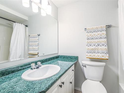 206-1150 Walkem Rd, Ladysmith, BC - Indoor Photo Showing Bathroom