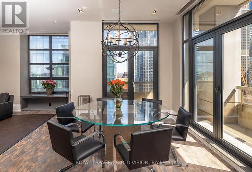 1601 - 68 Yorkville Avenue, Toronto, ON - Indoor Photo Showing Dining Room