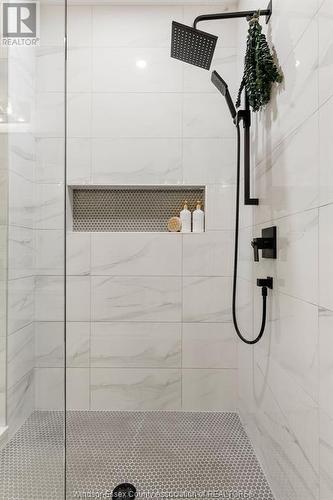 385 Caserta, Lakeshore, ON - Indoor Photo Showing Bathroom