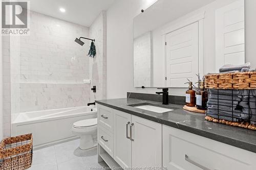 385 Caserta, Lakeshore, ON - Indoor Photo Showing Bathroom