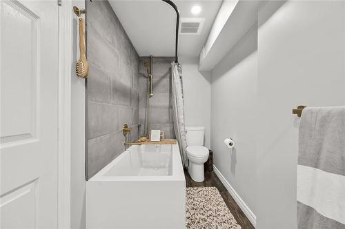 48 Delena Avenue S, Hamilton, ON - Indoor Photo Showing Bathroom