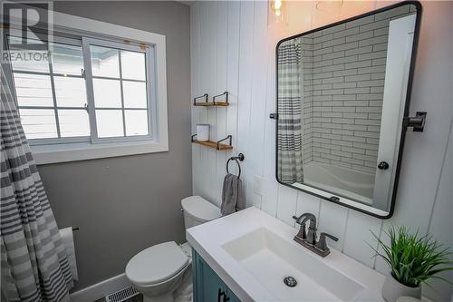 3134 Parkedale Avenue, Brockville, ON - Indoor Photo Showing Bathroom
